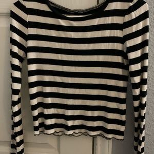 𝚋𝚕𝚊𝚌𝚔 𝚊𝚗𝚍 𝚠𝚑𝚒𝚝𝚎 𝚜𝚝𝚛𝚒𝚙𝚎𝚍 𝚕𝚘𝚗𝚐 𝚜𝚕𝚎𝚎𝚟𝚎 𝚝𝚘𝚙♡︎